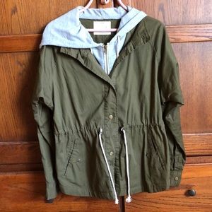 Green jacket with sweatshirt details ✨